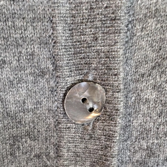 Vince 100% Cashmere short sleeve cardigan - Picture 3 of 11